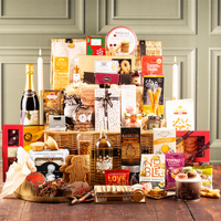 Winebuyers Veritable Christmas Feast Hamper with Italian Grape Juice, Sparkling Elderflower, and More, 75cLBy Winebuyers